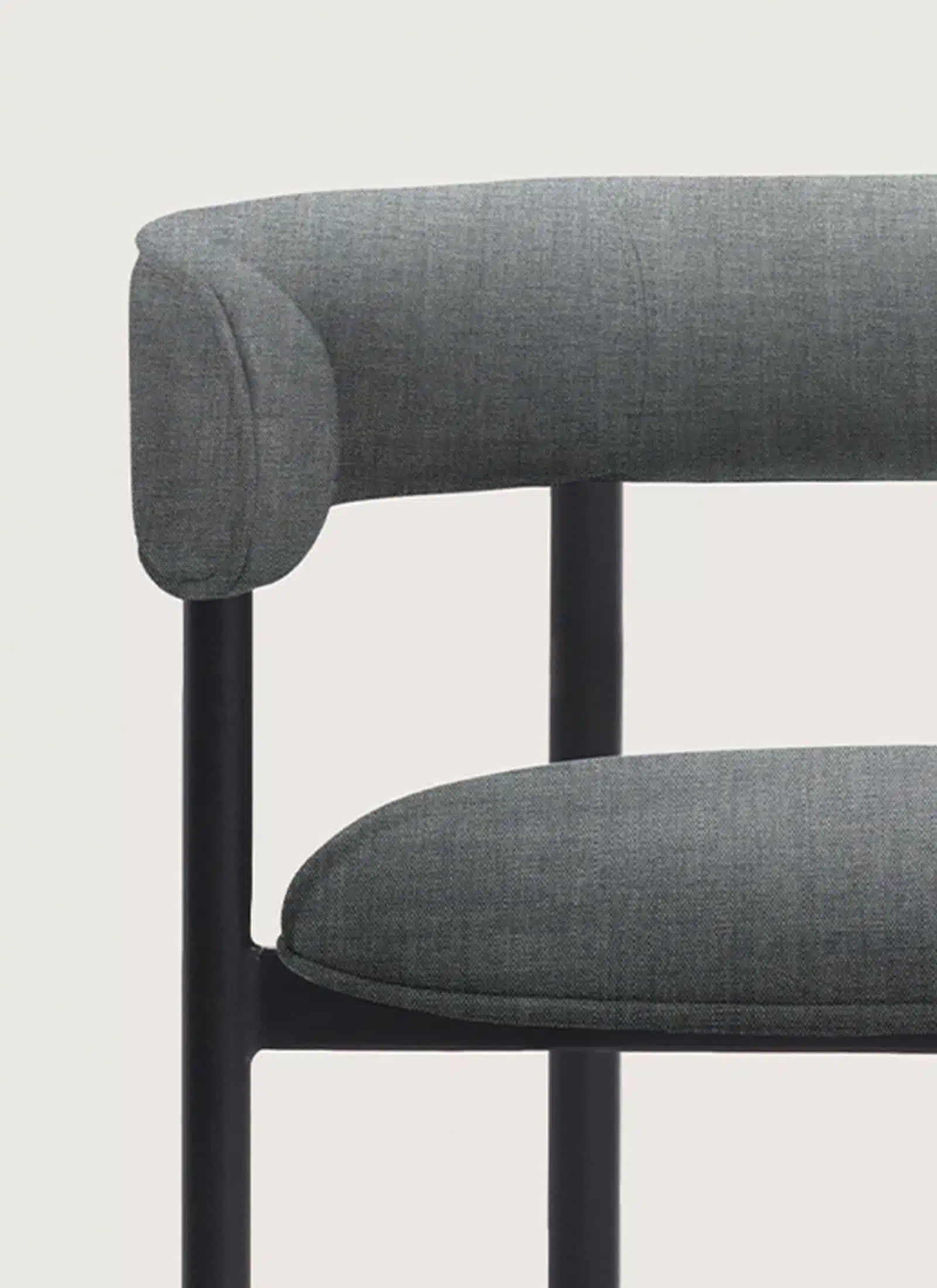 Font sofa in height 75 cm and with matte black frame